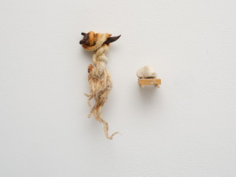 import:Artes Visuales/8-9-10 Precarious objects (of any era)/46. Quipu con callana 01.jpg