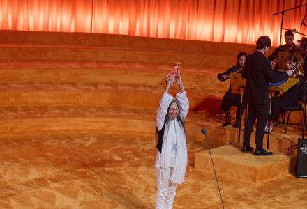 import:Noticias/Golden Award Art Basel Cecilia Vicuña/CV Award Acceptance image 03 hr.jpg